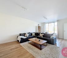 Canal: Superb furnished 2-bedroom apartment + terrace.