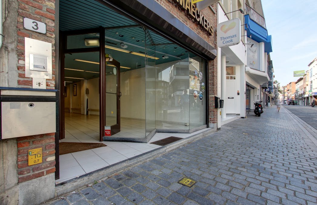 Handels- en kantoorruimte op toplocatie in winkelstraat in Boom