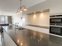 Luxe penthouse met twee terrassen en zicht op het Handelsdok