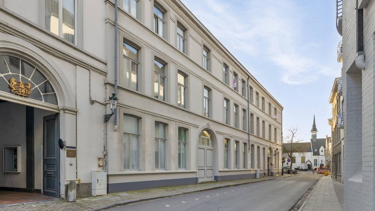 Lichtrijk 2 slaapkamer appartement te koop in Brugge centrum