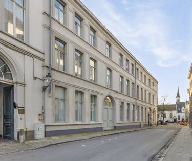 Lichtrijk 2 slaapkamer appartement te koop in Brugge centrum