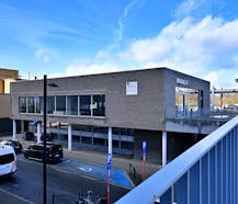 Kantoor/retailpand (460 m²) met schitterende ligging in Brugge.