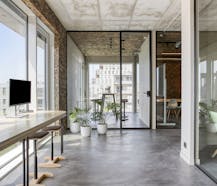 Energiezuinig en modern kantoor (ca. 203 m²) te koop in Gent