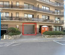 Ground floor apartment with spacious garage in the center of Sint-Idesbald