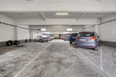 Magazijn met bovenliggend appartement te koop in Wilrijk