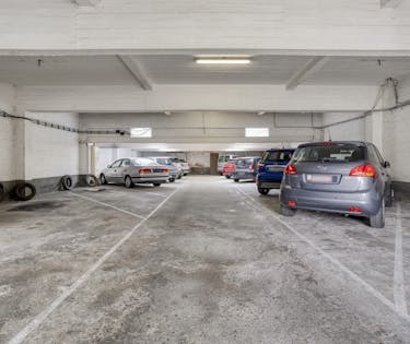 Magazijn met bovenliggend appartement te koop in Wilrijk