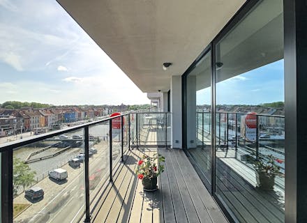Lichtrijk appartement met twee kamers en ruim terras te Gent 
