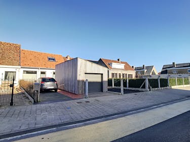 Vernieuwde woning met garage en tuin in Vleteren