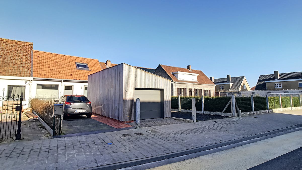 Vernieuwde woning met garage en tuin in Vleteren