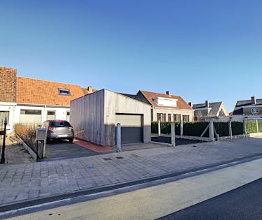 Vernieuwde woning met garage en tuin in Vleteren