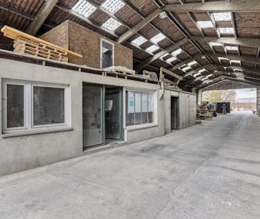 Warehouse with outdoor storage for rent in Roeselare