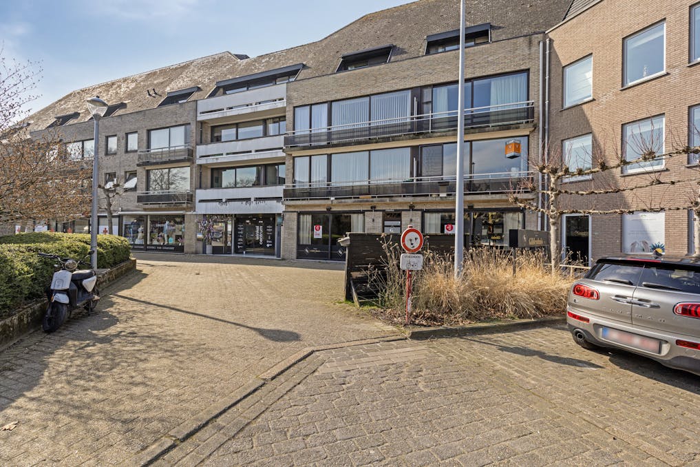 Commercieel pand te huur in het centrum van Sint-Kruis