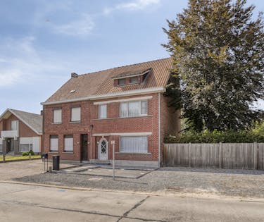 Halfopen huis met 3 kamers te koop in Ooigem