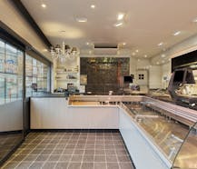 Handelspand met woonst te koop in Kortrijk