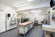 Handelspand met woonst te koop in Kortrijk