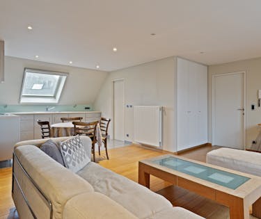 Huis/praktijk met veel potentieel gelegen te centrum Zwevezele
