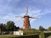 Ruim handelspand met prachtige feestzaal aan molen in Oelegem!