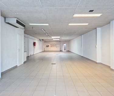 Vlot bereikbaar handelspand (246 m²) te huur Sint-Amandsberg