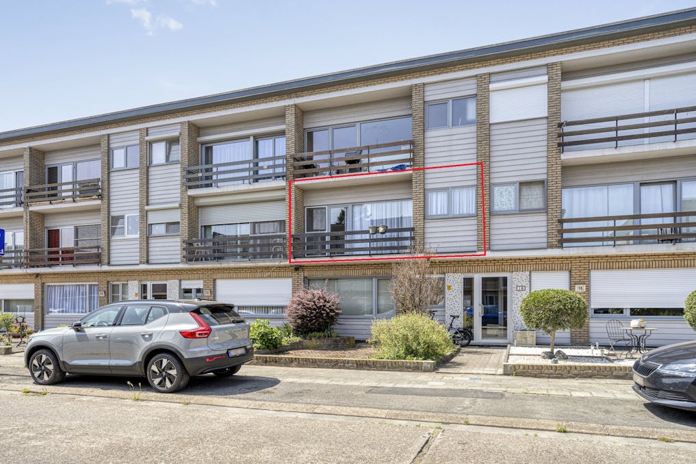Appartement met 2 slaapkamers en garage te koop in Kapellen!