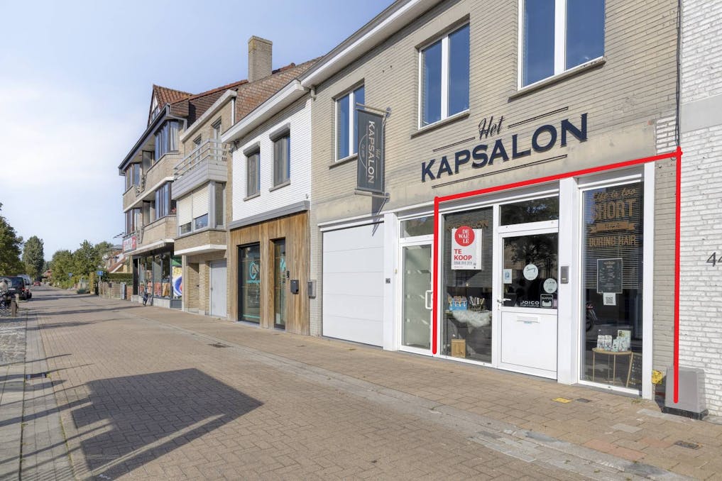 Fraai handelspand op goede locatie te Oostduinkerke-dorp.