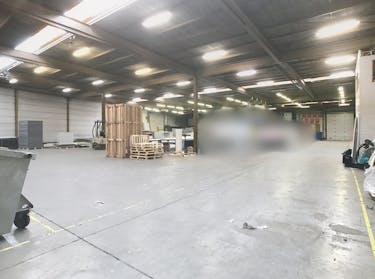 Bedrijfsgebouw van ca. 2.227m² te Oostrozebeke