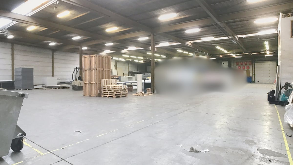 Bedrijfsgebouw van ca. 2.227m² te Oostrozebeke