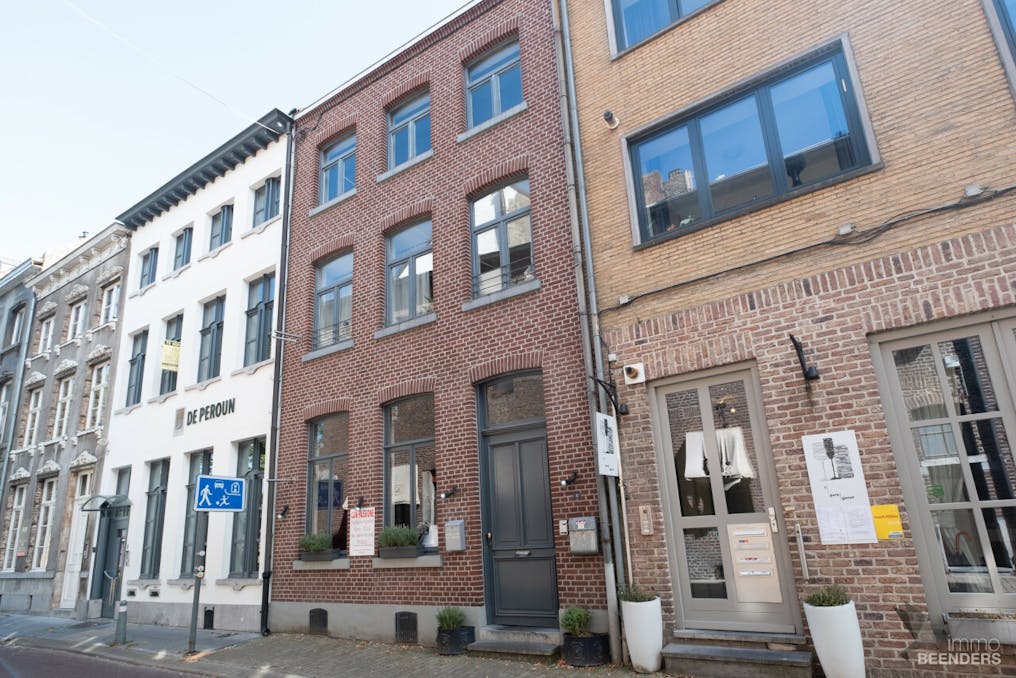 Verhuurd handelspand met duplex