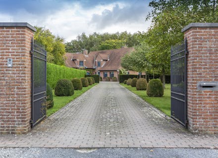 Prachtige villa op 3.689 m² op 10 min van Kortrijk!