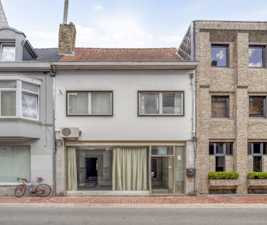 Huis met handelsruimte te koop in centrum Roeselare