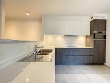 Appartement met twee slaapkamers en terras te huur.