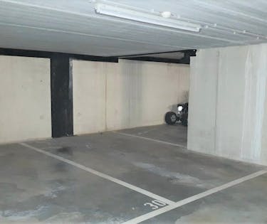 Ruime ondergrondse autostaanplaats te huur in Hasselt