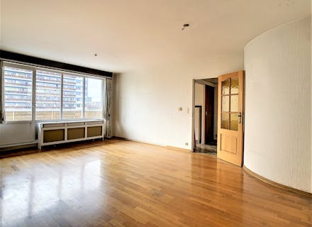 Op te frissen 2 slaapkamer appartement te koop in Anderlecht
