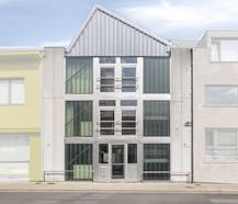Instapklaar kantoor te koop van ca. 367m² in centrum Torhout