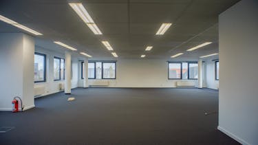 Bureau prêt à emménager d'environ 172 m² dans le Clintonpark