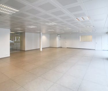 Instapklaar handelspand van ca. 183m² te koop in Roeselare
