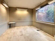 Kantoor van ca. 130m² met parking in centrum Tielt