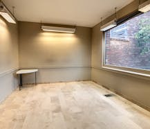 Kantoor van ca. 130m² met parking in centrum Tielt