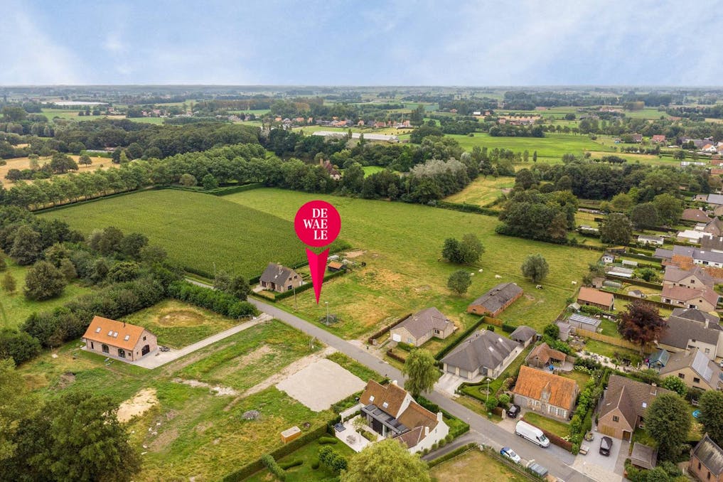 Bouwgrond (1.297m²) te koop voor halfopen bebouwing te Sijsele (Damme)