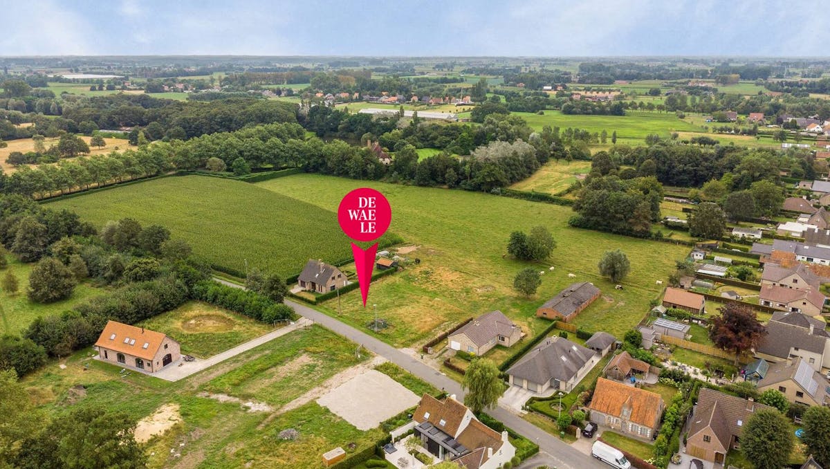Bouwgrond (1.297m²) te koop voor halfopen bebouwing te Sijsele (Damme)