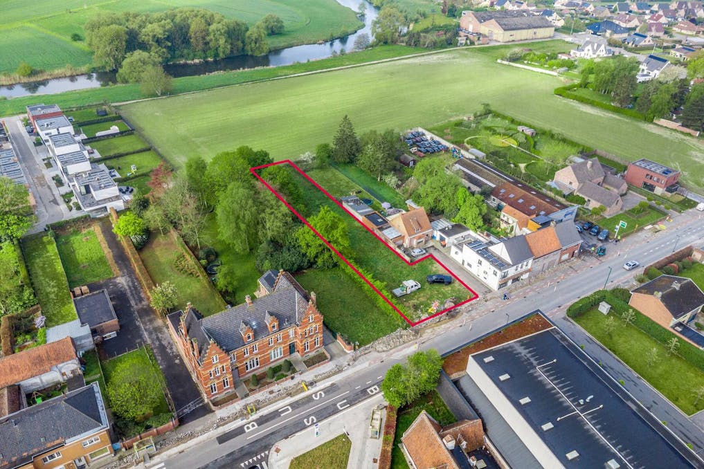 Ruim stuk bouwgrond te koop nabij centrum Sint-Baafs-Vijve