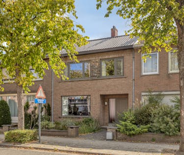 Rustig gelegen gezinswoning met 3 slaapkamers en garage nabij centrum Hasselt