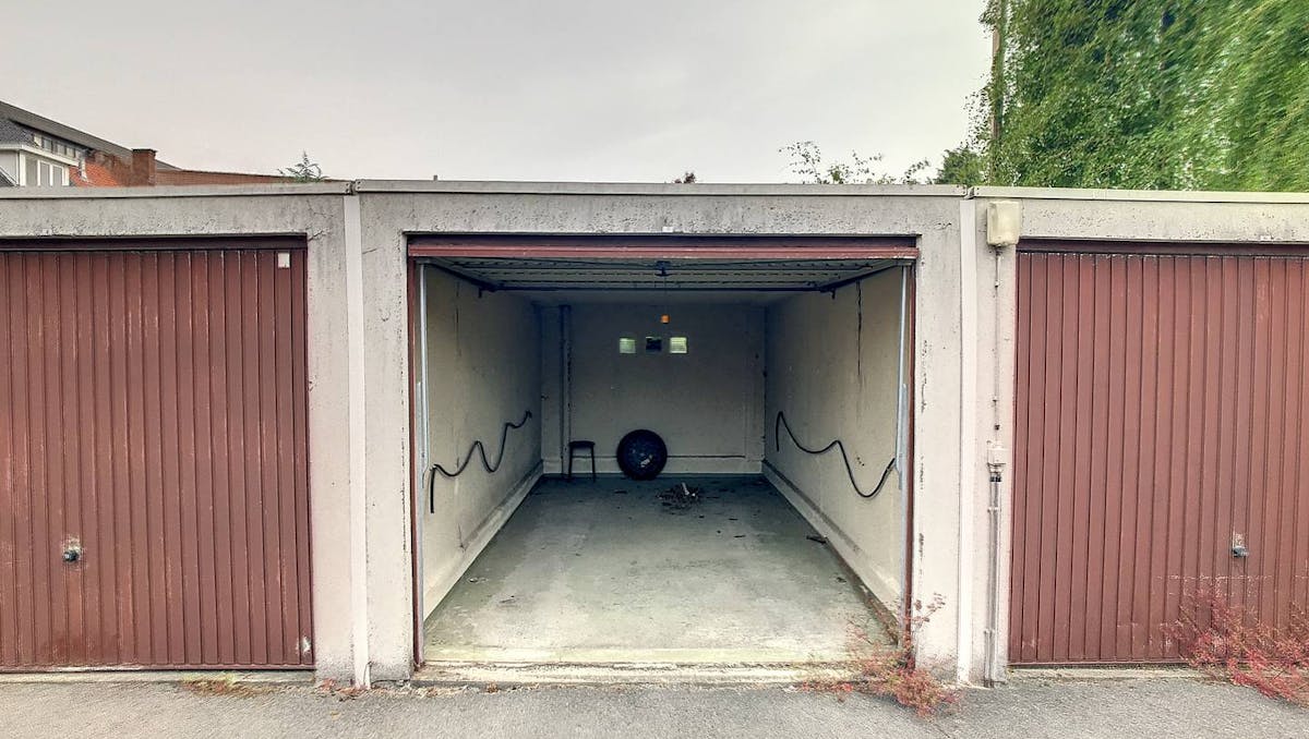 Garage te koop in centrum Roeselare.