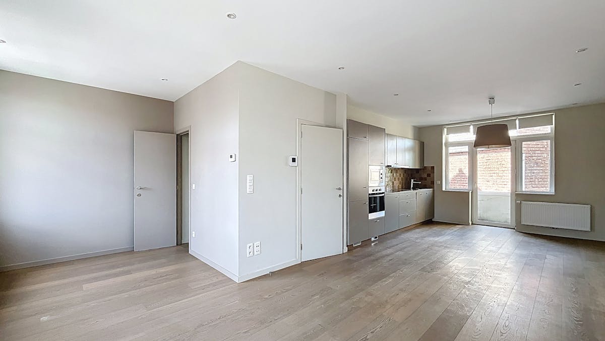 VUB: Gerenoveerde 2 slaapkamer duplex (80m²) + terras