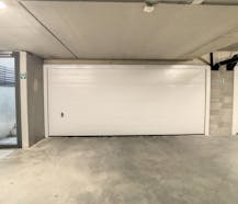 Dubbele garagebox te huur – €250/maand incl. btw – Wittemolenstraat 17 bus 22-23, 8200 Sint-Michiels