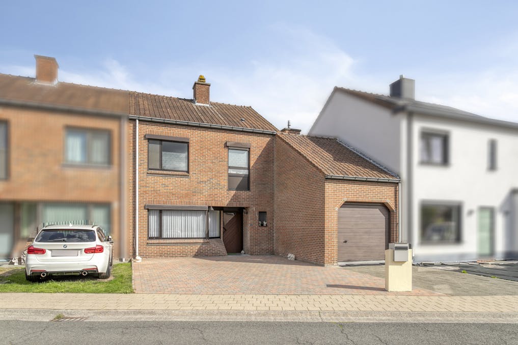 Pleasant house for sale in a quiet location in Waregem
