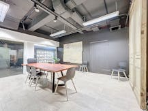 Handelspand in shoppingcenter 'De Kern' in Wilrijk te huur.