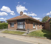 Op te frissen gelijkvloers huis te koop in Wesouter