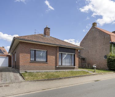 Op te frissen gelijkvloers huis te koop in Wesouter