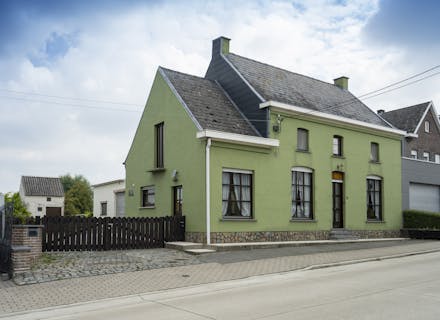Huis met magazijn te koop in Zwalm op 1840 m²