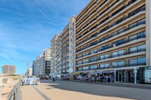 Spacious studio for 4 people with terrace and phenomenal frontal sea view for sale